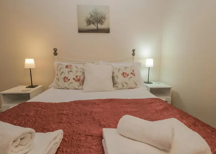 Robins Nest ويتبي